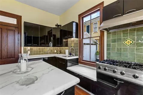2002 Ave K Galveston TX 77550