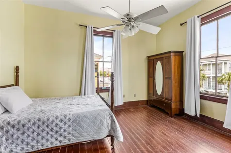 2002 Ave K Galveston TX 77550