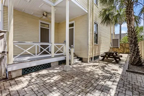 2002 Ave K Galveston TX 77550