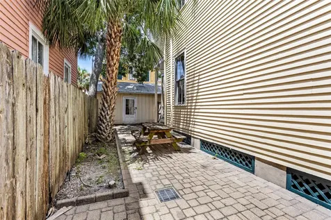 2002 Ave K Galveston TX 77550