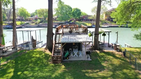 1011 Timber Elm Seguin TX 78155