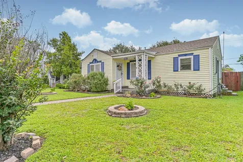 4817 Alamo Drive Galveston TX 77551
