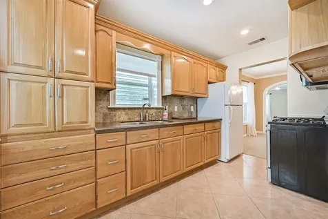 4817 Alamo Drive Galveston TX 77551