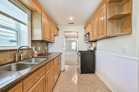 4817 Alamo Drive Galveston TX 77551