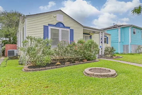 4817 Alamo Drive Galveston TX 77551