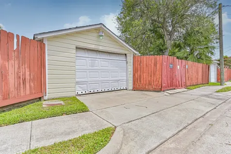 4817 Alamo Drive Galveston TX 77551