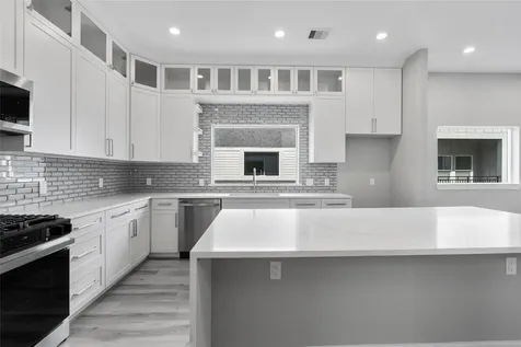 1122 W 16th Street B Houston TX 77008