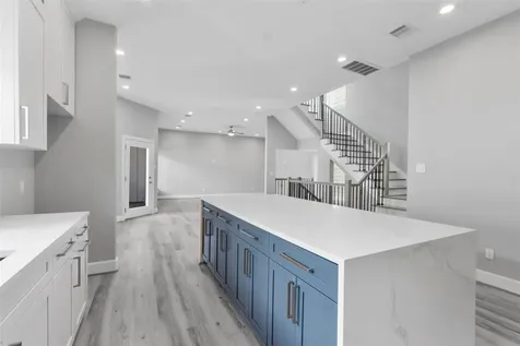 1122 W 16th Street B Houston TX 77008