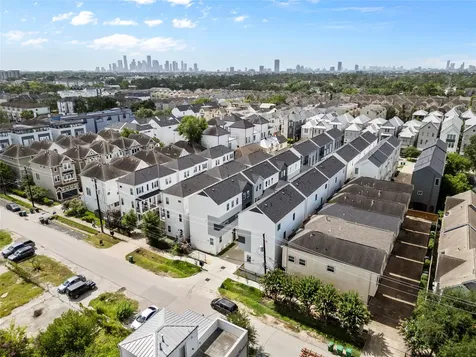 1122 W 16th Street B Houston TX 77008