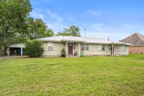 512 N College Street Weimar TX 78962