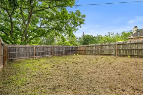 512 N College Street Weimar TX 78962