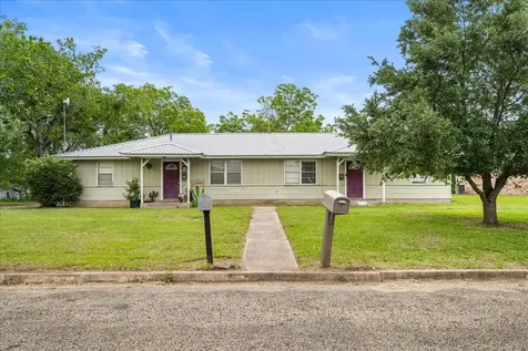 512 N College Street Weimar TX 78962