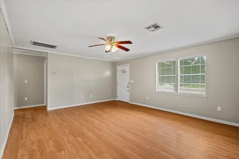 512 N College Street Weimar TX 78962