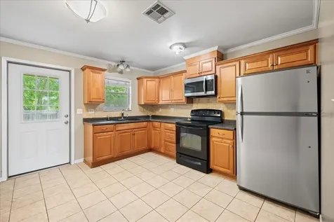 512 N College Street Weimar TX 78962