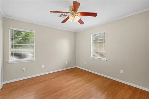 512 N College Street Weimar TX 78962