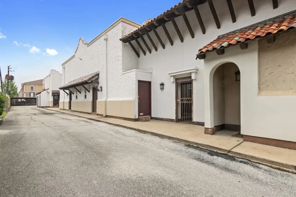 2744 Briarhurst Drive 49 Houston TX 77057
