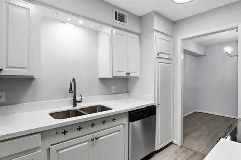 2744 Briarhurst Drive 49 Houston TX 77057