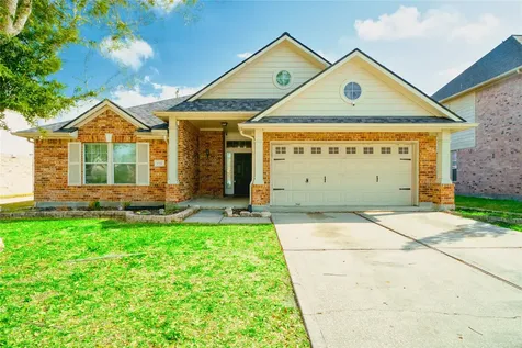 1527 Country Club Cove Drive Baytown TX 77521