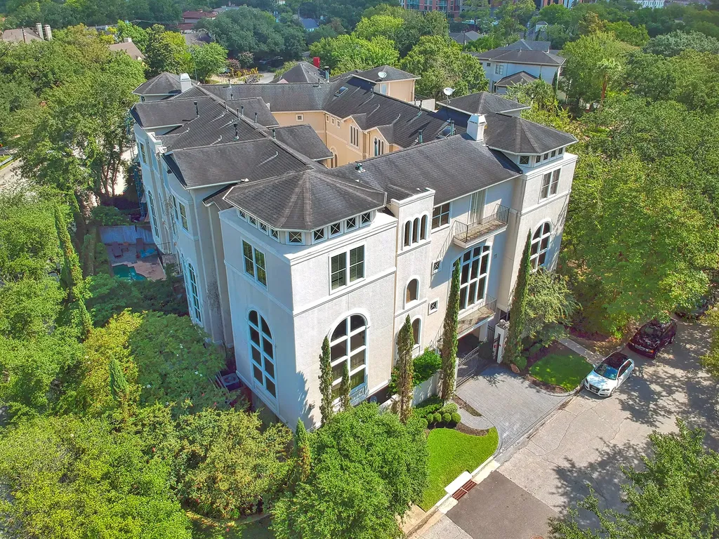 2086 Brentwood Drive Houston TX 77019