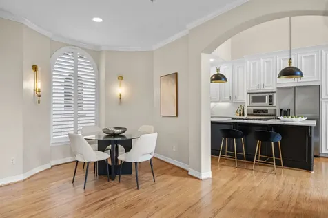 2086 Brentwood Drive Houston TX 77019