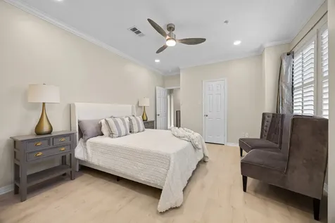 2086 Brentwood Drive Houston TX 77019