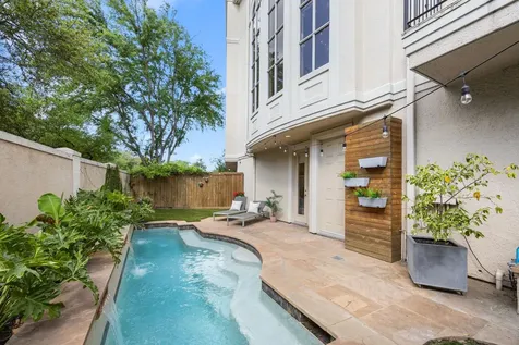 2086 Brentwood Drive Houston TX 77019