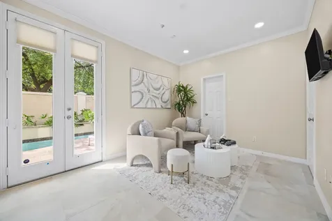 2086 Brentwood Drive Houston TX 77019