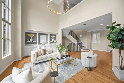 2086 Brentwood Drive Houston TX 77019