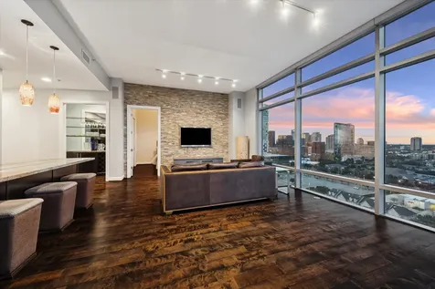 2207 Bancroft Street 1606 Houston TX 77027