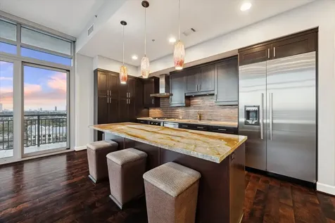 2207 Bancroft Street 1606 Houston TX 77027