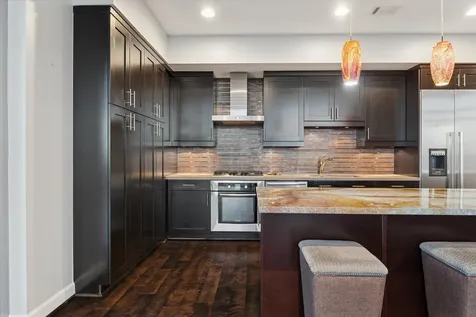 2207 Bancroft Street 1606 Houston TX 77027
