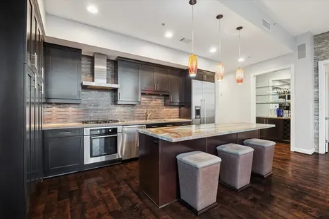 2207 Bancroft Street 1606 Houston TX 77027