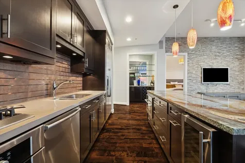 2207 Bancroft Street 1606 Houston TX 77027
