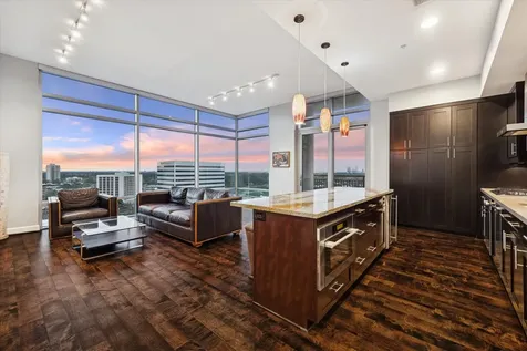 2207 Bancroft Street 1606 Houston TX 77027