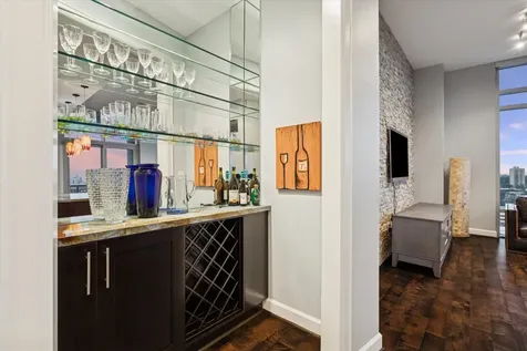 2207 Bancroft Street 1606 Houston TX 77027