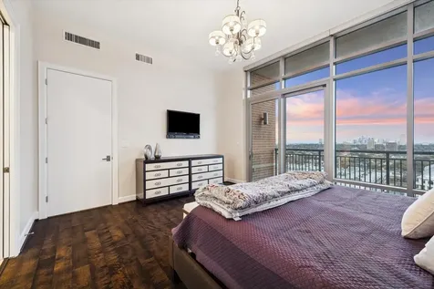 2207 Bancroft Street 1606 Houston TX 77027