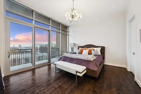 2207 Bancroft Street 1606 Houston TX 77027