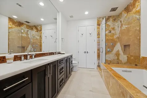2207 Bancroft Street 1606 Houston TX 77027