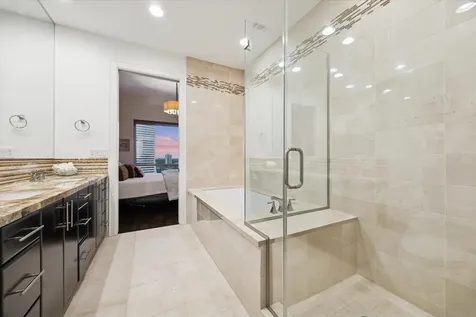2207 Bancroft Street 1606 Houston TX 77027