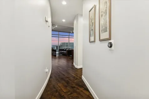 2207 Bancroft Street 1606 Houston TX 77027
