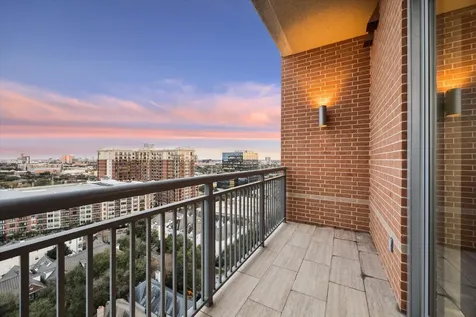2207 Bancroft Street 1606 Houston TX 77027