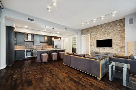 2207 Bancroft Street 1606 Houston TX 77027