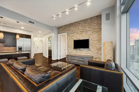 2207 Bancroft Street 1606 Houston TX 77027