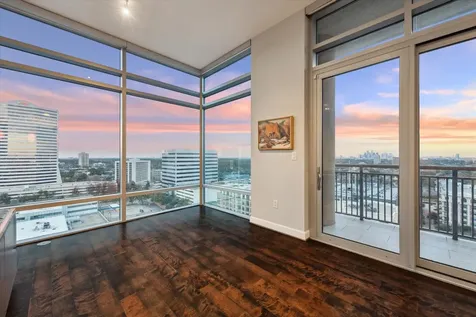 2207 Bancroft Street 1606 Houston TX 77027