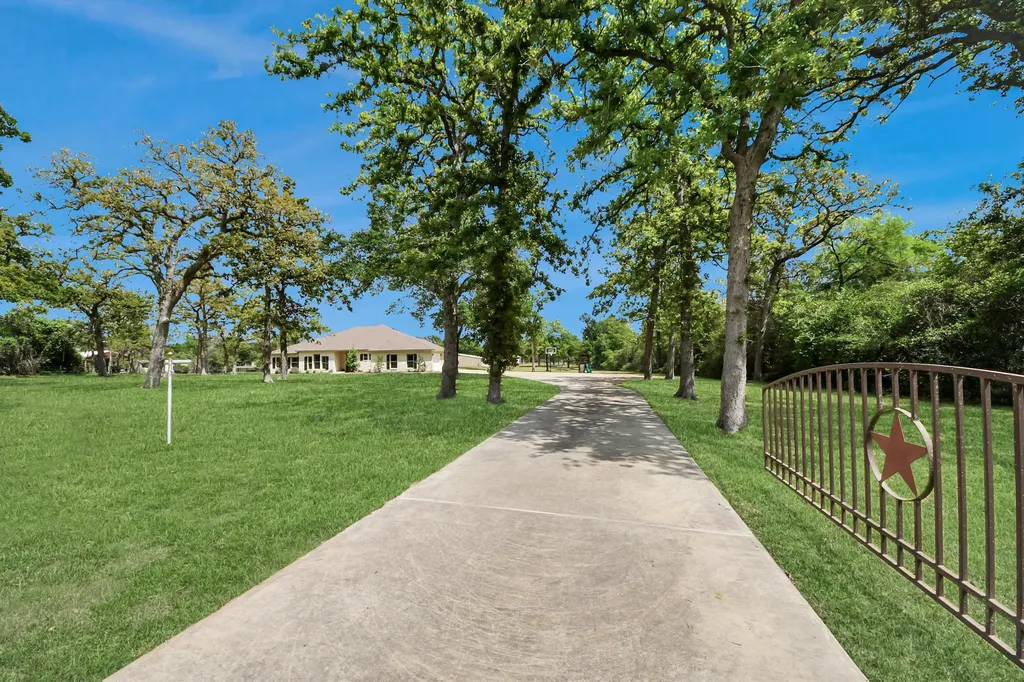460 High Meadows Road Bellville TX 77418