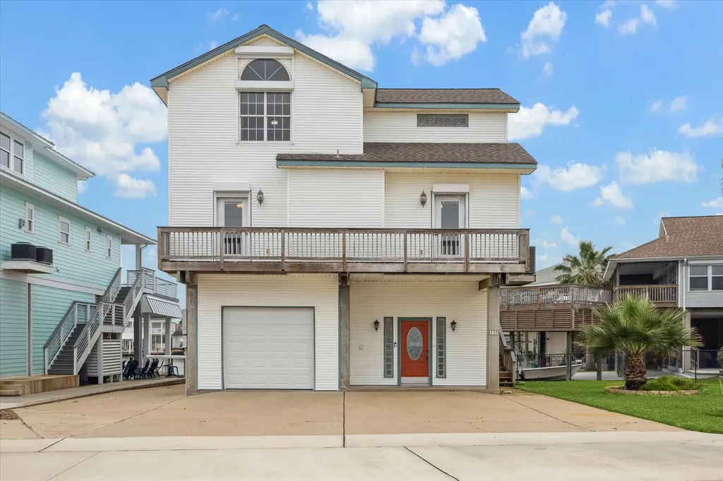 151 Tamana Drive Tiki Island TX 77554