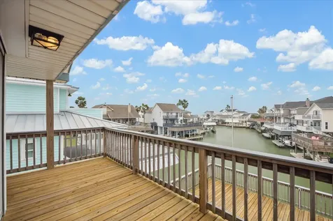 151 Tamana Drive Tiki Island TX 77554