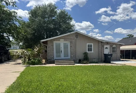 709 Sabine Street Brenham TX 77833