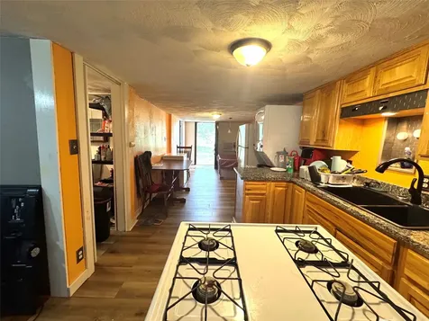 709 Sabine Street Brenham TX 77833