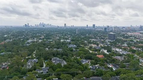5 Briar Dale Court Houston TX 77027